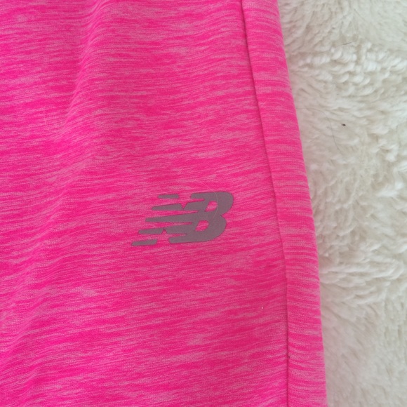 Pink New Balance work-out Capri leggings - Picture 4 of 8
